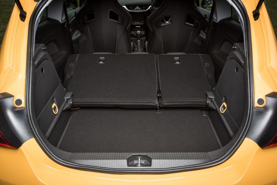 Багажник Vauxhall Corsa GSi (E) 2018 года  (фото 8 из 26)